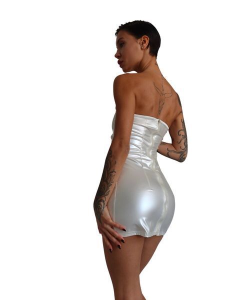 Мини-платье D&A, XS-S, white, nylon-lycra открытые плечи с молнией на всю длину SX1240
