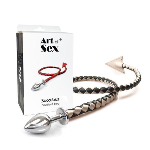Металлическая анальная пробка M с дьявольским хвостом Art of Sex - Succubus, экокожа, черный/золото SO9746
