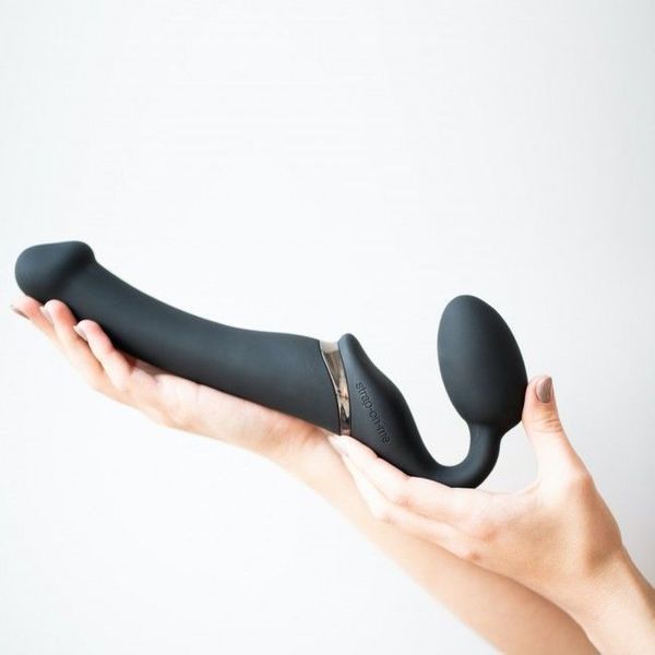 Безремінний страпон з вібрацією Strap-On-Me Vibrating Black M, діаметр 3,8см, пульт ДК, регульований SO3354