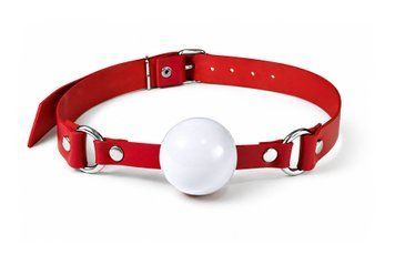 Кляп силиконовый Feral Feelings Silicon Ball Gag Red/White, красный ремень, белый шарик SX3978
