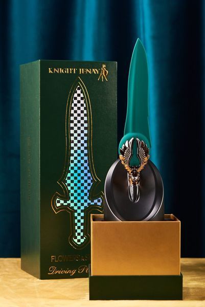 Вишуканий вібратор Knight Jenay FLOWERS & SWORD, маска, стрічка та лубрикант у комплекті SO6557