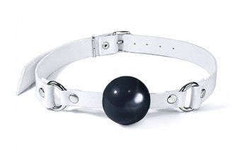 Кляп силиконовый Feral Feelings Silicon Ball Gag White/Black, белый ремень, черный шарик SX3976