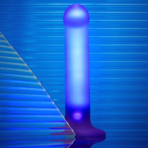 Светящийся дилдо Strap-On-Me Glow-LED Dildo Purple - M SX2851